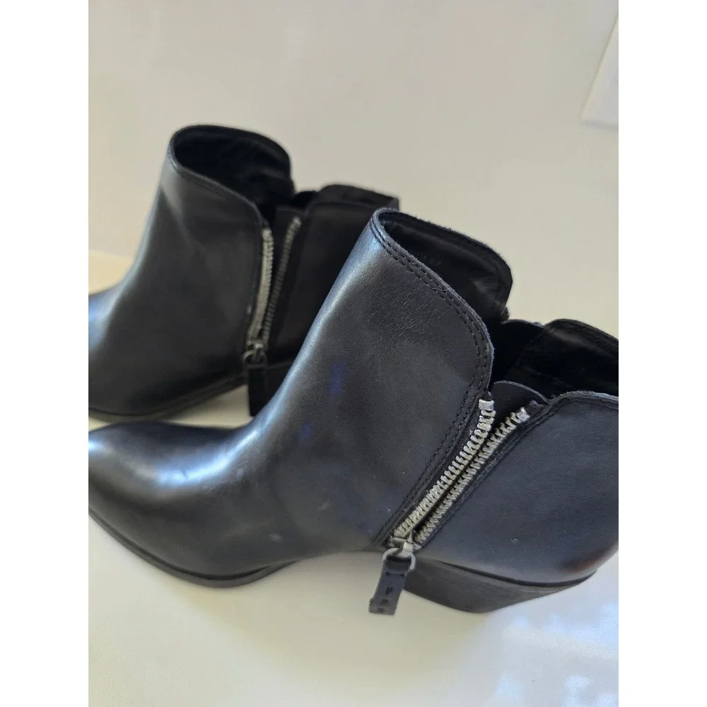 NWOB Frye Women Black Leather Ankle Boots Side Zip Almond Toe Cuban Heel Booties